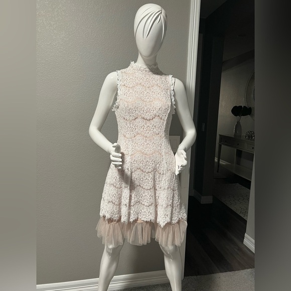 Francescas Womens White/Tan Floral Lace
Mock Neck Dress Tulle Size L - Picture 1 of 10